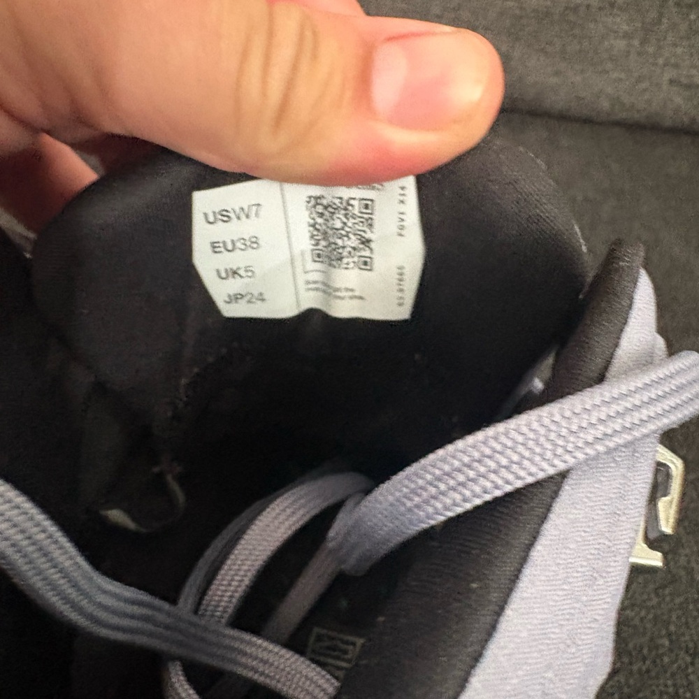 Size 7 - On Cloudrock 2 Waterproof - Glacier / Eclipse - Womens - Picture 7 of 7